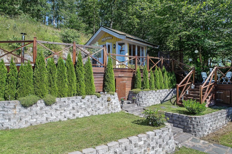 Anläggning av stödmur. Trollhättan Halvorstorp