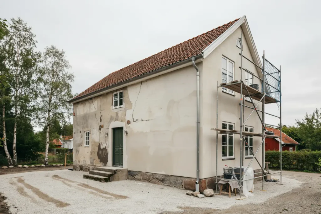 putsa om fasaden s v ljer du r tt metod tidpunkt och budget f r villa eller flerbostadshus